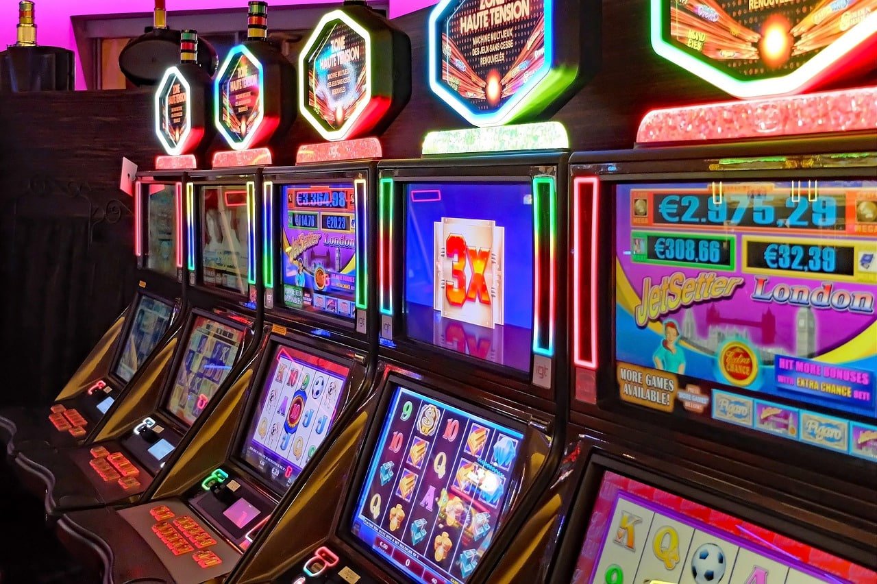 Các loại máy slot online đa dạng tại fk22 với nhiều chủ đề và tính năng bonus
